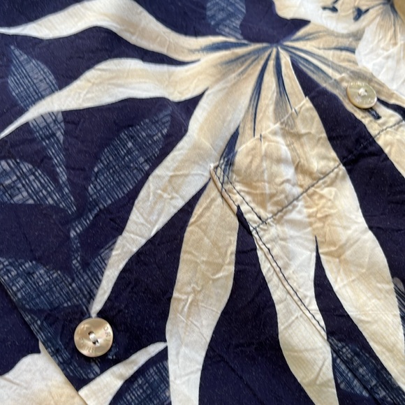 TORI RICHARD Casual Button Down Shirt - Picture 8 of 9